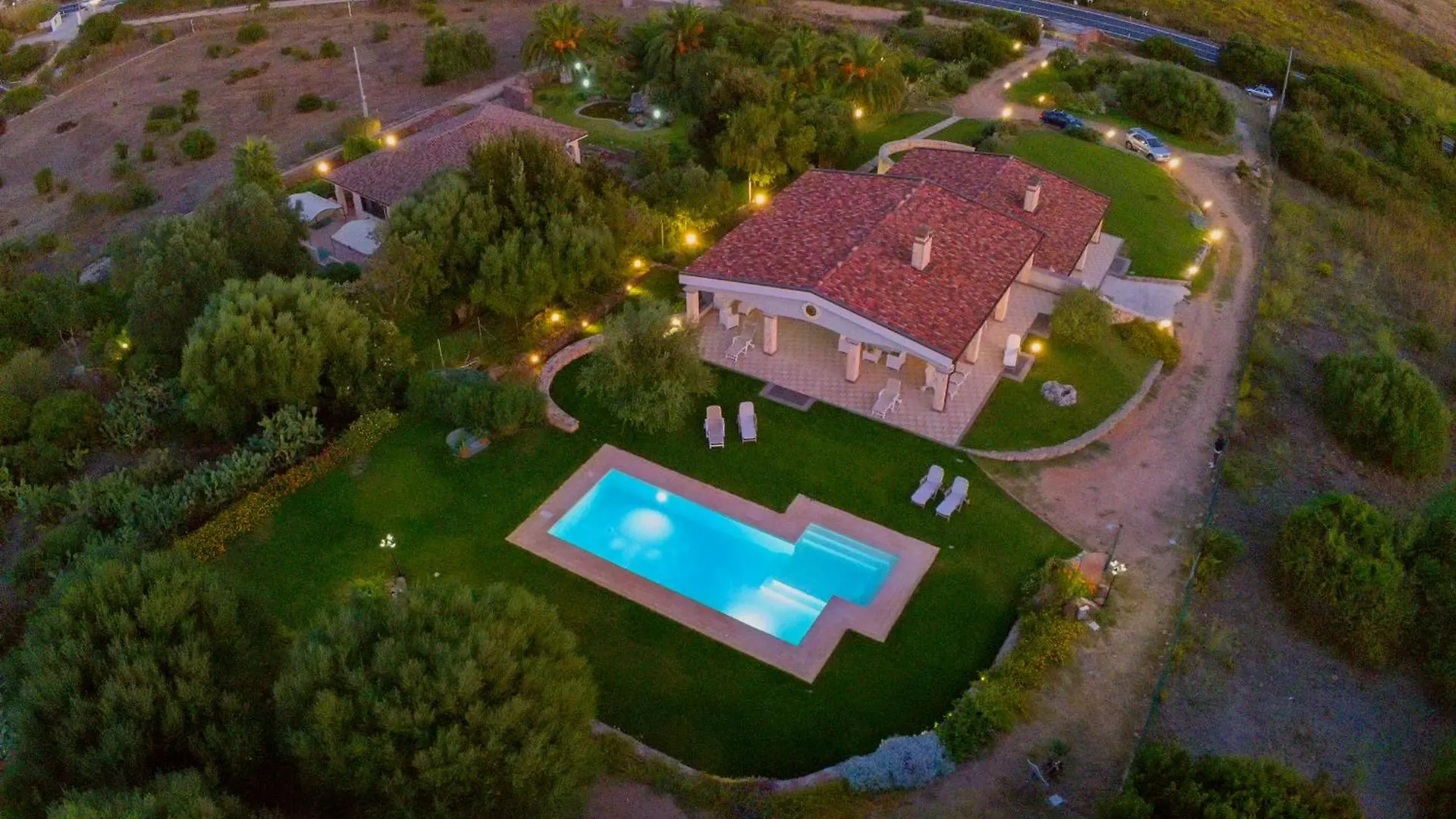 Villa Janas Lussuosa per 12 persone Uso esclusivo e piscina indipendente Alghero 0*,  Italia